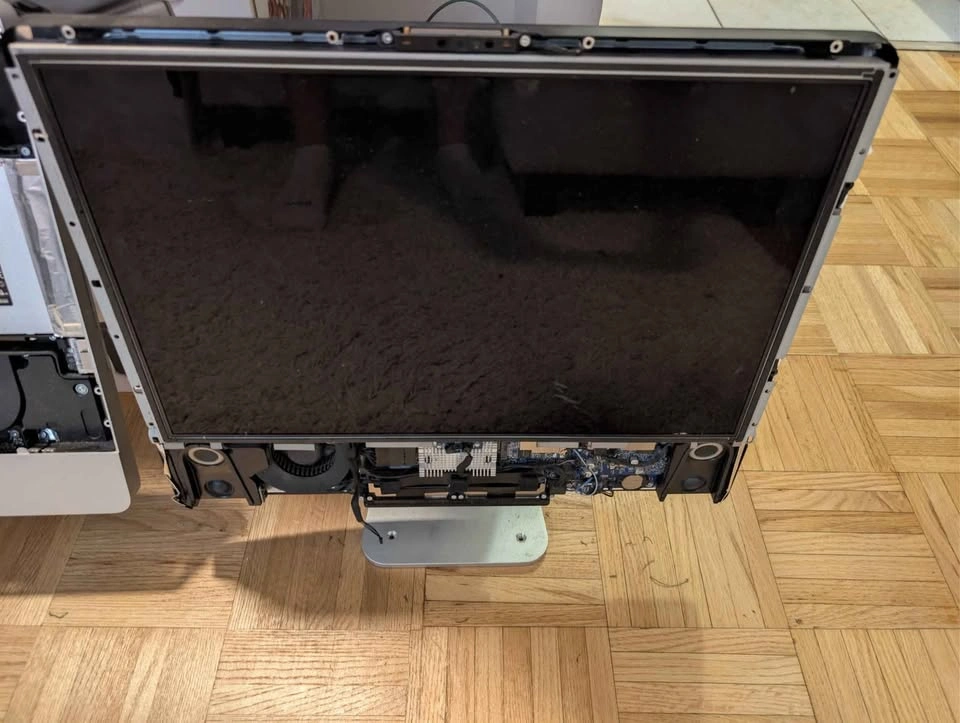 3 iMacs a1311 and a1224 for parts - photo 2