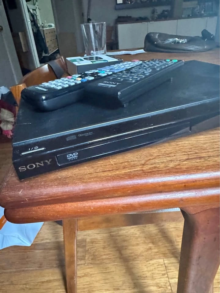 Sony DVD player compact size with remote