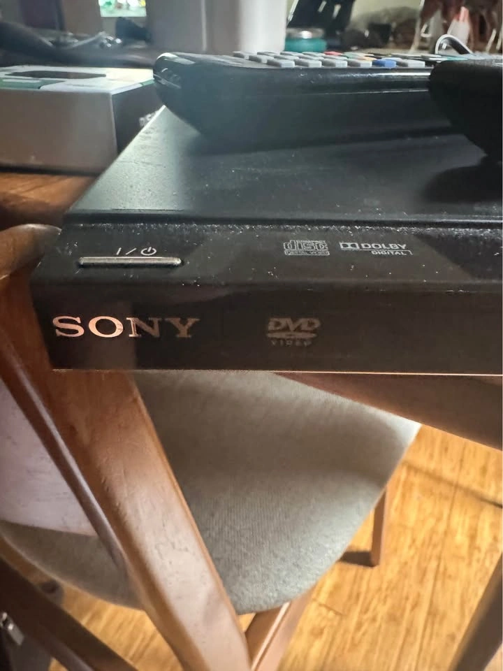 Sony DVD player compact size with remote - photo 2