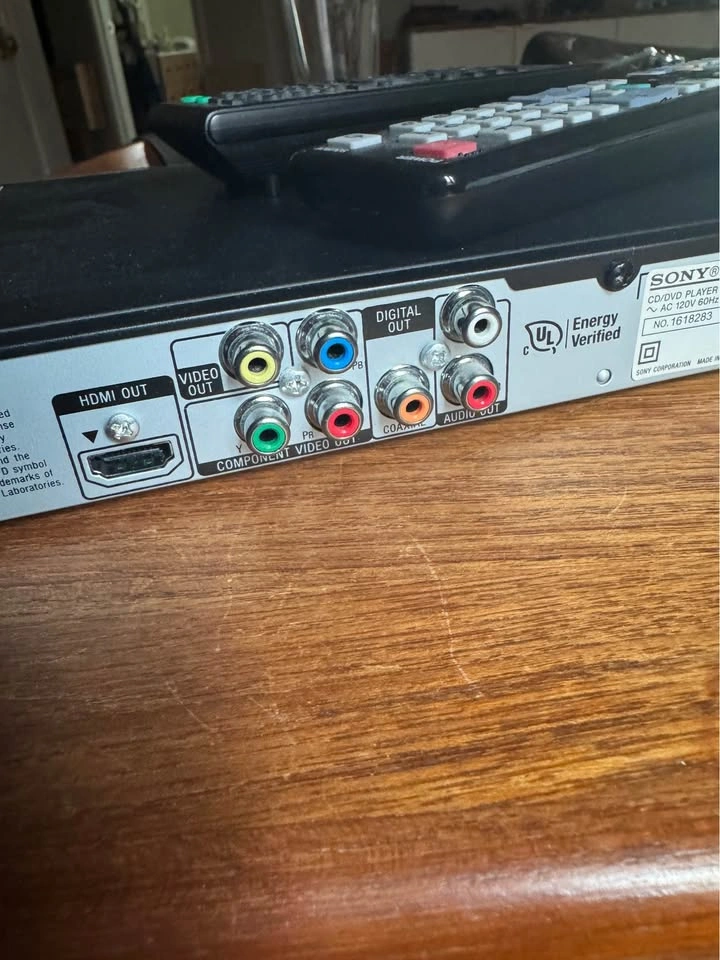 Sony DVD player compact size with remote - photo 5