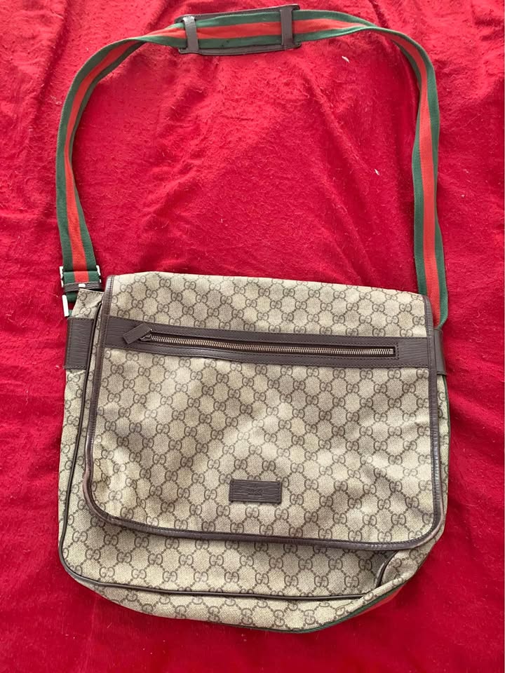 Authentic Gucci Large Men’s Messenger Bag for Sale