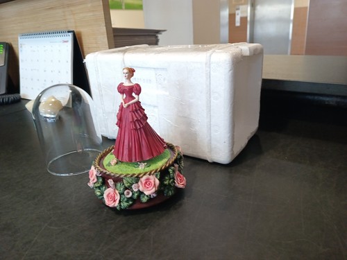 Scarlett Shame Figurine Musical - photo 2