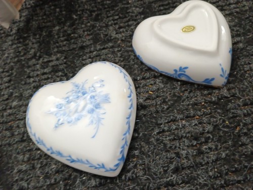 Five vintage heart shaped porcelain trinket boxes - photo 5