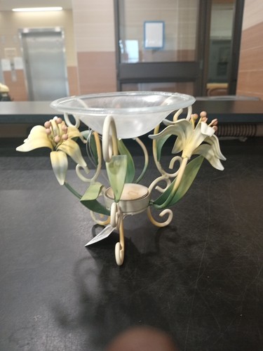 Two Vintage Style Tole Metal Flower Tealight Candle Holder