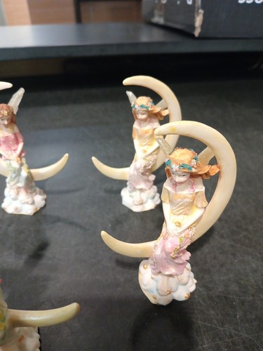 Two Sets Of Four Angel Figurines Item PK388 - photo 2