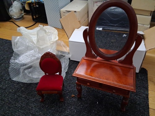 Miniature 1:12 Scale Victorian-style Dollhouse Vanity Set