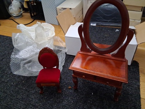 Miniature 1:12 Scale Victorian-style Dollhouse Vanity Set - photo 2
