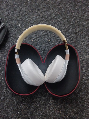 Beats by Dr. Dre Studio 3 Wireless Headphones - White