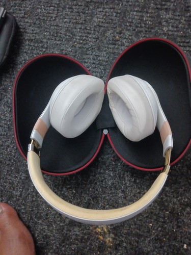 Beats by Dr. Dre Studio 3 Wireless Headphones - White - photo 2