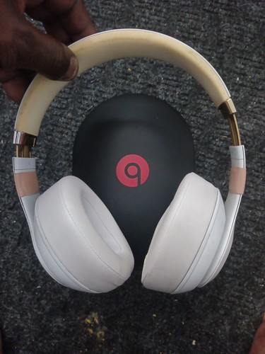 Beats by Dr. Dre Studio 3 Wireless Headphones - White - photo 4