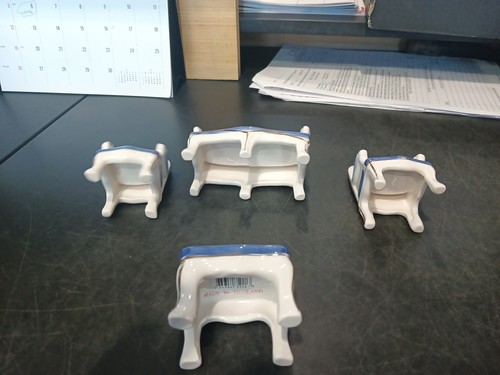 2 Miniature Blue White Porcelain Furnitures For Doll House - photo 3
