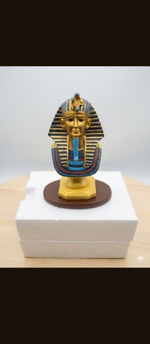 king tut statue