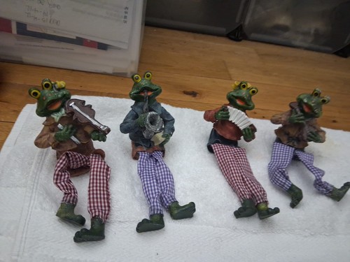 Two Set Of Russ Berrie The Country Folks Frog Shelf Sitters - photo 2