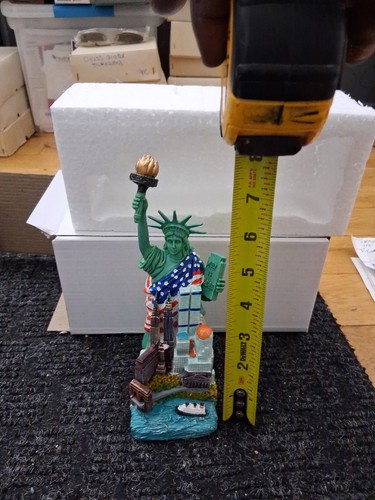Two Molded Resin Statue Of Liberty Replica Figurines - photo 2