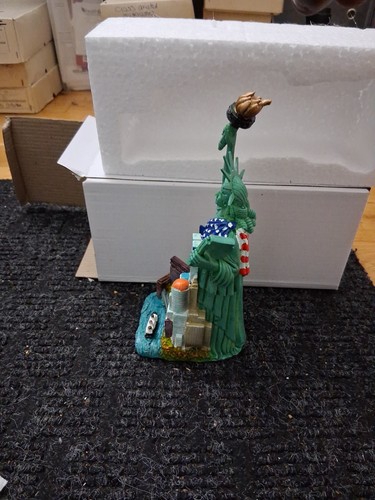 Two Molded Resin Statue Of Liberty Replica Figurines - photo 3