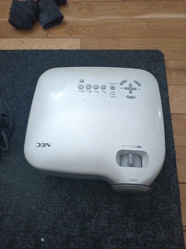 NEC VT470 LCD Projector