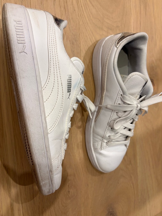 Size 6 Puma Sneakers - photo 2