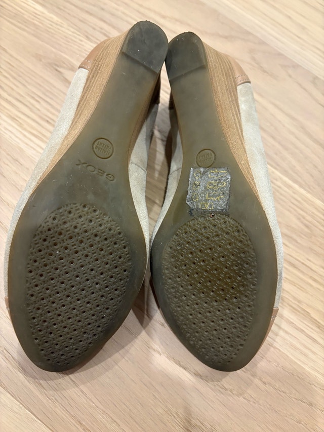 Size 6 Geox Wedge Heels - photo 4