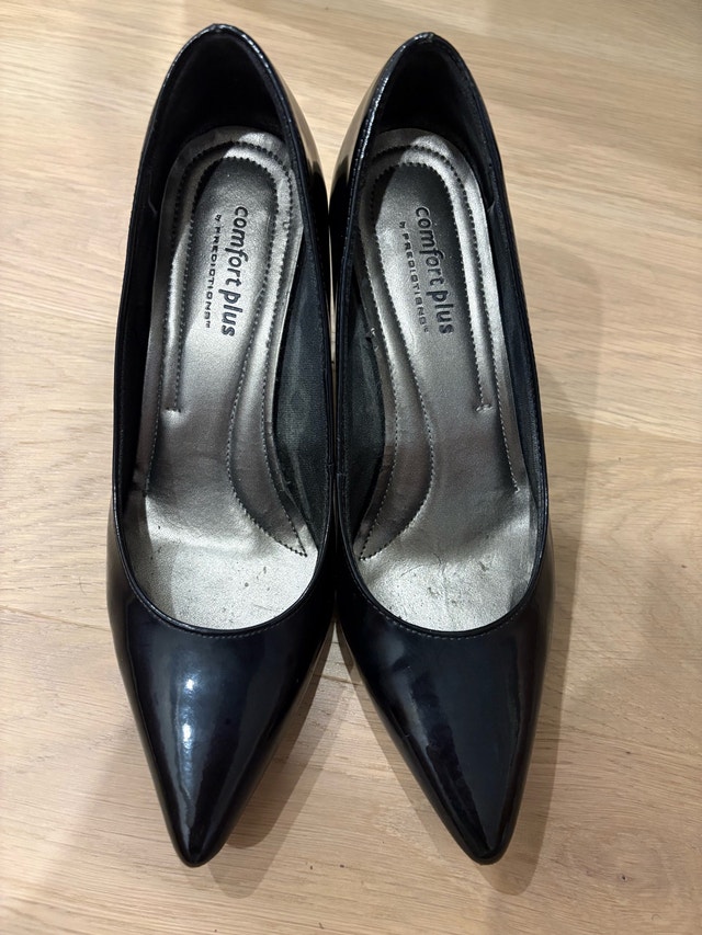 Size 6 Black Pumps