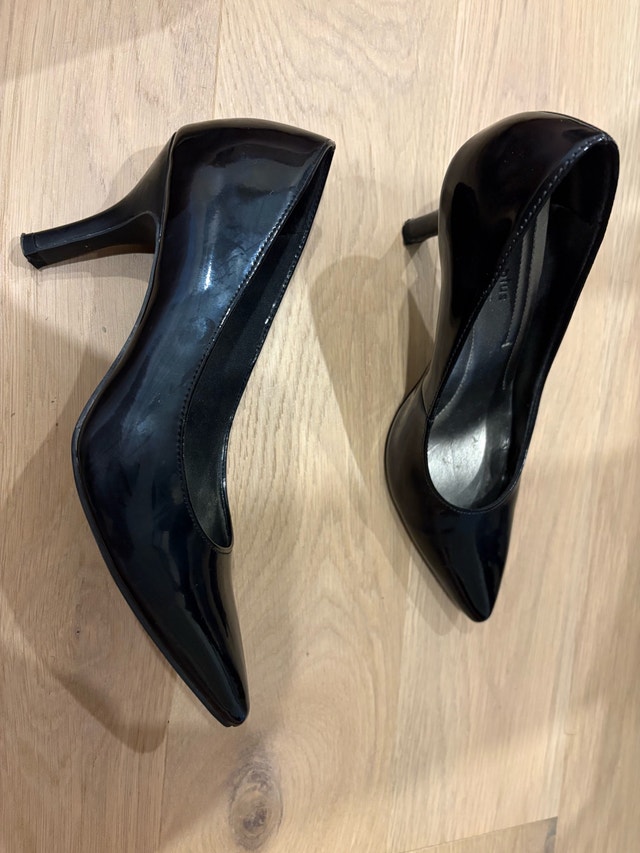 Size 6 Black Pumps - photo 2