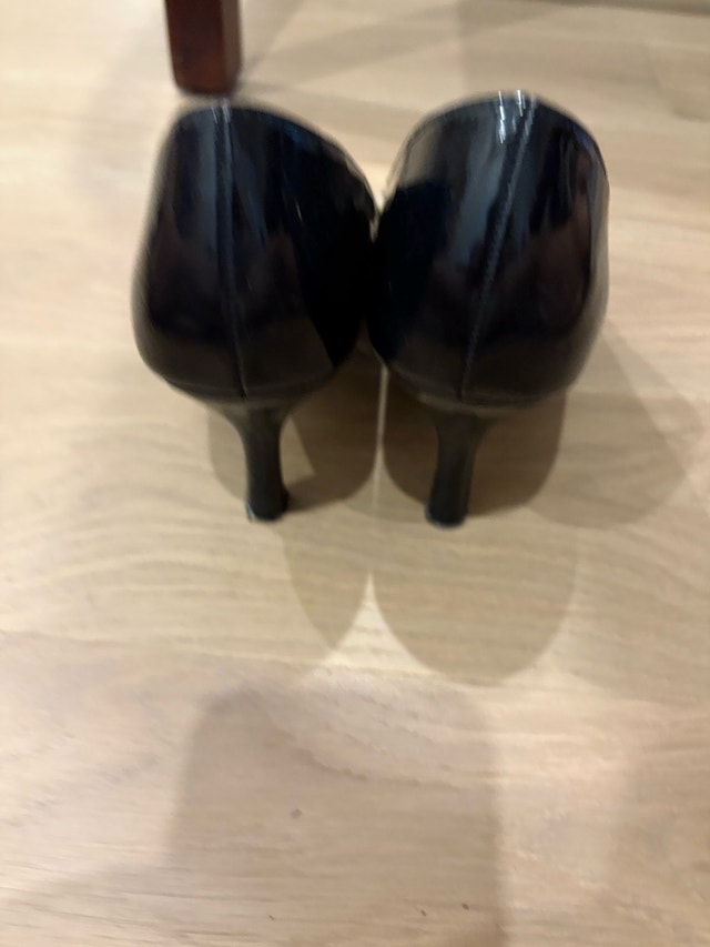 Size 6 Black Pumps - photo 3