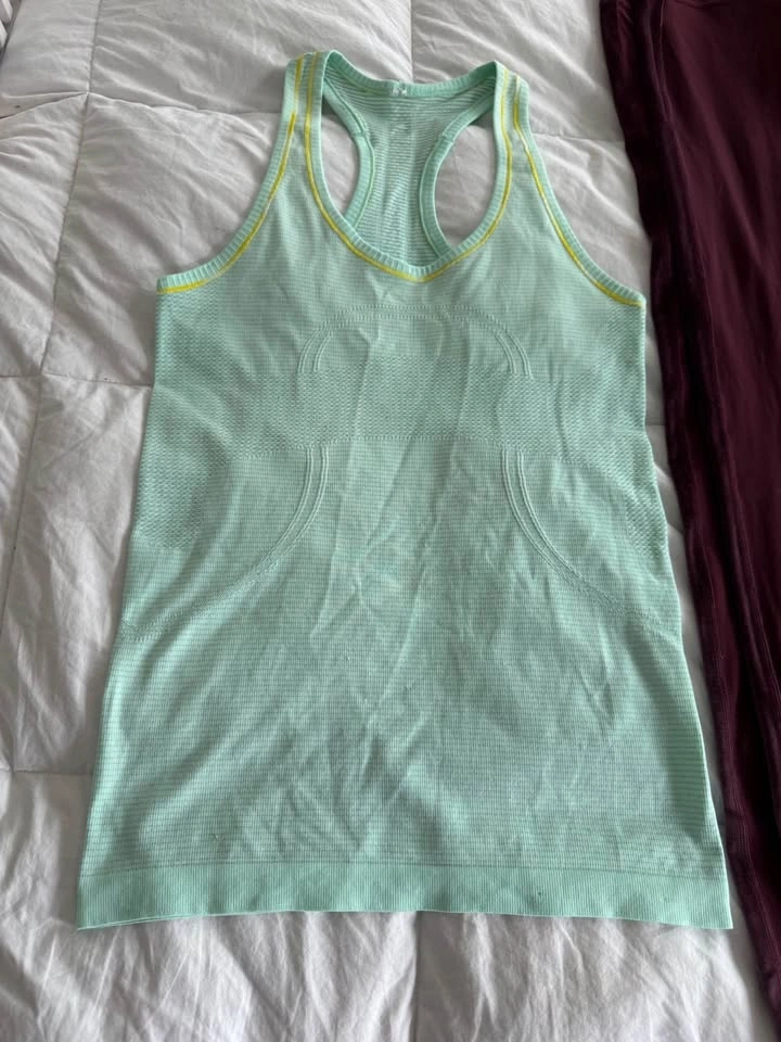 Lululemon Size 4 Clothing Lot $60 for all 3 items - photo 2