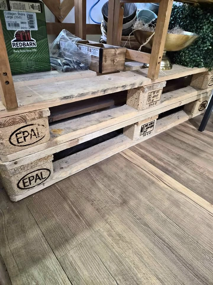 Clean pallet (47" x 31.5" x 5.75")