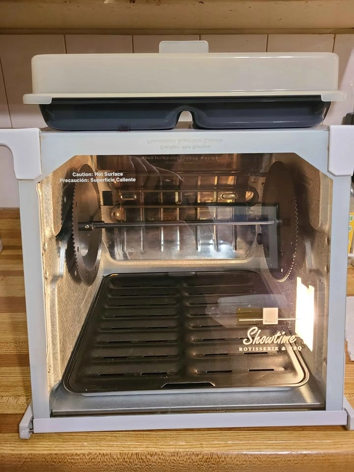 Ronco ShowTime Rotisserie and BBQ Oven used once - photo 3