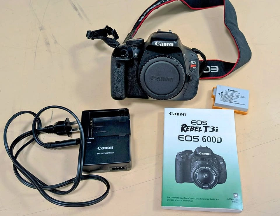 Canon 600D EOS Rebel T3i 18 MP Digital SLR Camera