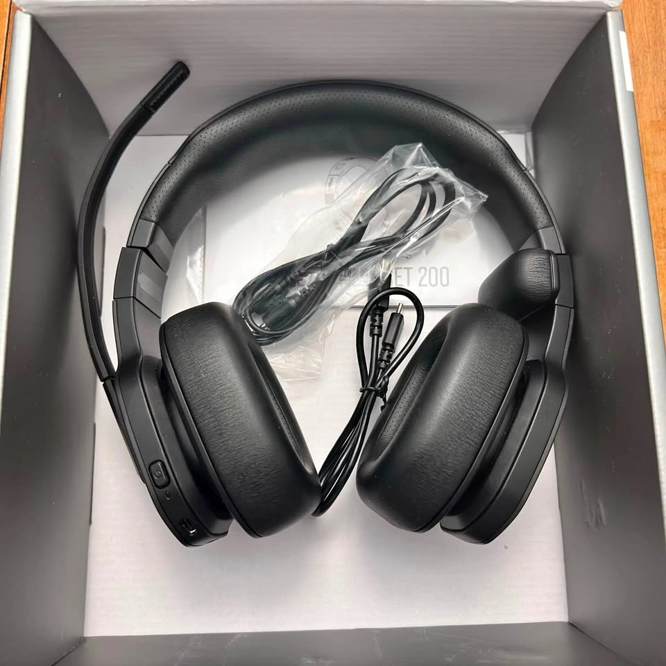 Garmin Dezl 200 headset brand new