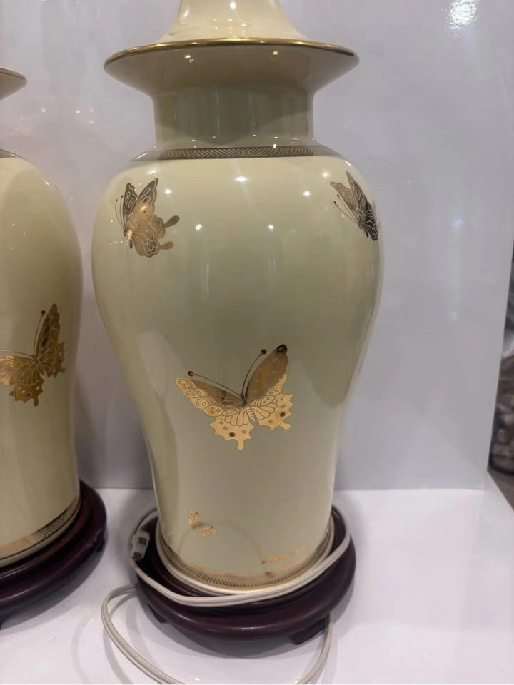 Vintage pair Asian porcelain butterfly table lamps - photo 3