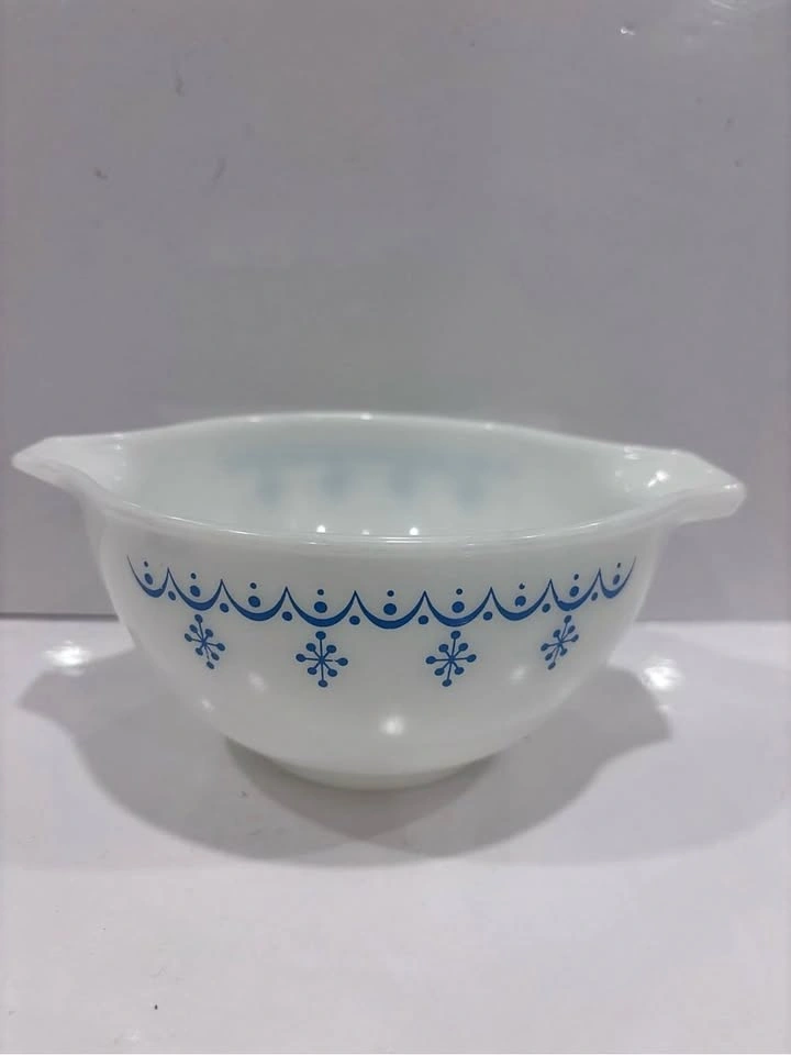 Vintage Pyrex 441 Blue Snowflake Garland Cinderella Bowl