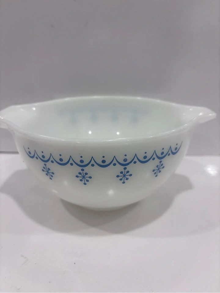 Vintage Pyrex 441 Blue Snowflake Garland Cinderella Bowl - photo 4