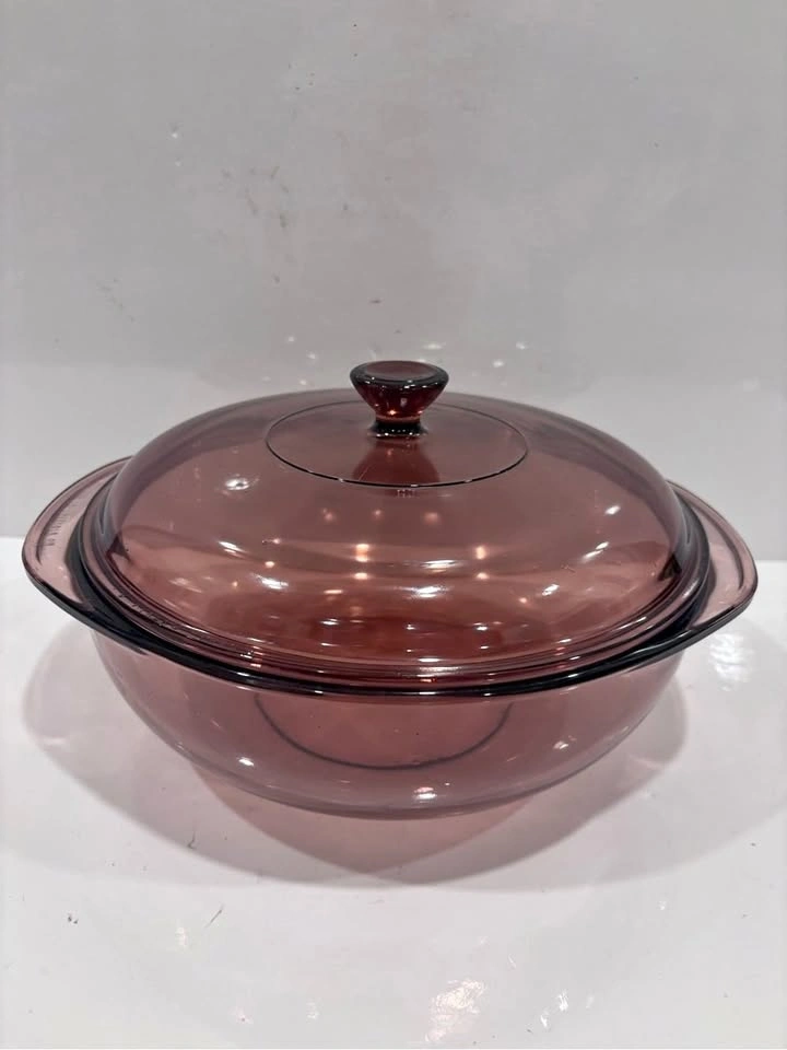 Vintage Pyrex Visions Cranberry 2.4L Covered Casserole Dish