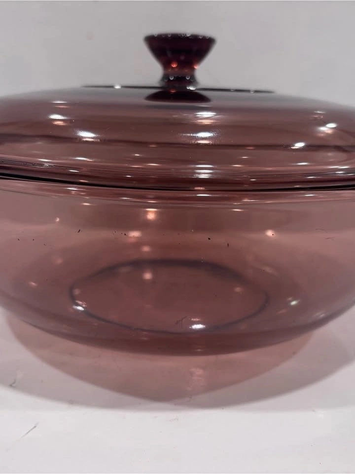 Vintage Pyrex Visions Cranberry 2.4L Covered Casserole Dish - photo 3