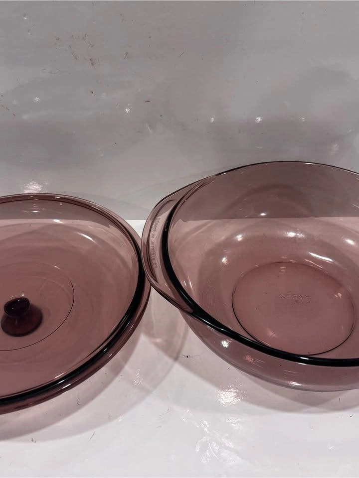 Vintage Pyrex Visions Cranberry 2.4L Covered Casserole Dish - photo 4