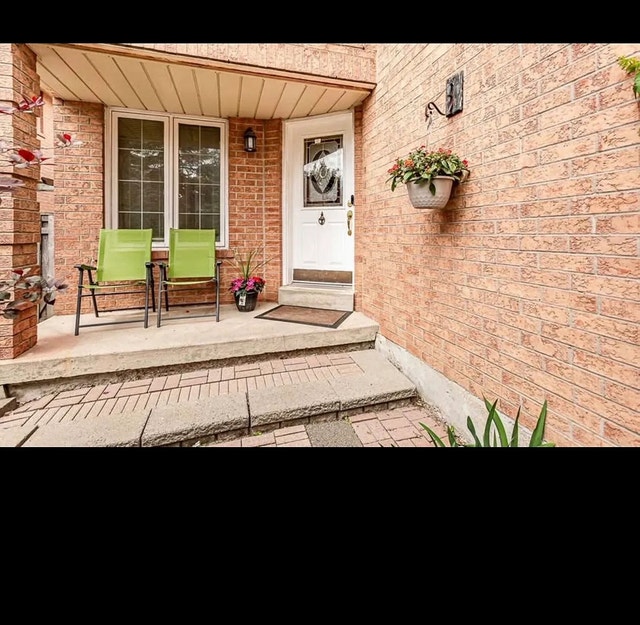 Beautiful 4BR Upper Unit | 2.5 Baths | 2 Parking | Mississauga