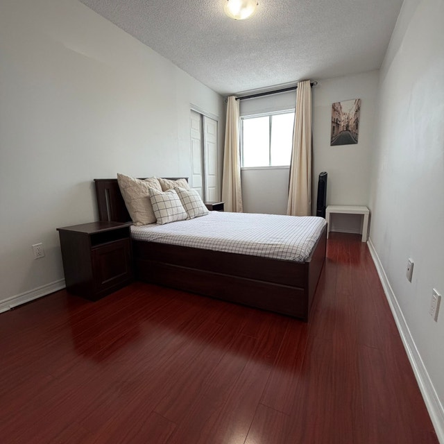 Beautiful 4BR Upper Unit | 2.5 Baths | 2 Parking | Mississauga - photo 4