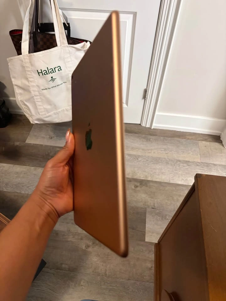 Rose Gold 6th gen IPad - photo 5