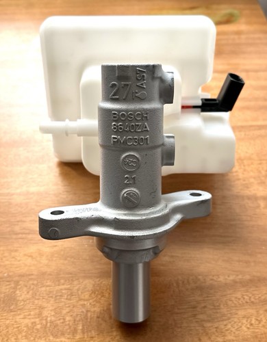 BOSCH Brake Master Cylinder 8640ZA PMC801 OEM Used