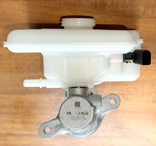 BOSCH Brake Master Cylinder 8640ZA PMC801 OEM Used - photo 4