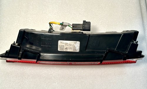 Range Rover L460 Rear Left Tail Light LR152297 OEM - CHIPPED - photo 3