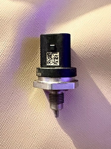 LAND ROVER DISCOVERY V L462 Fuel Pressure Sensor LR108241