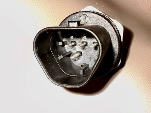 LAND ROVER DISCOVERY V L462 Fuel Pressure Sensor LR108241 - photo 4