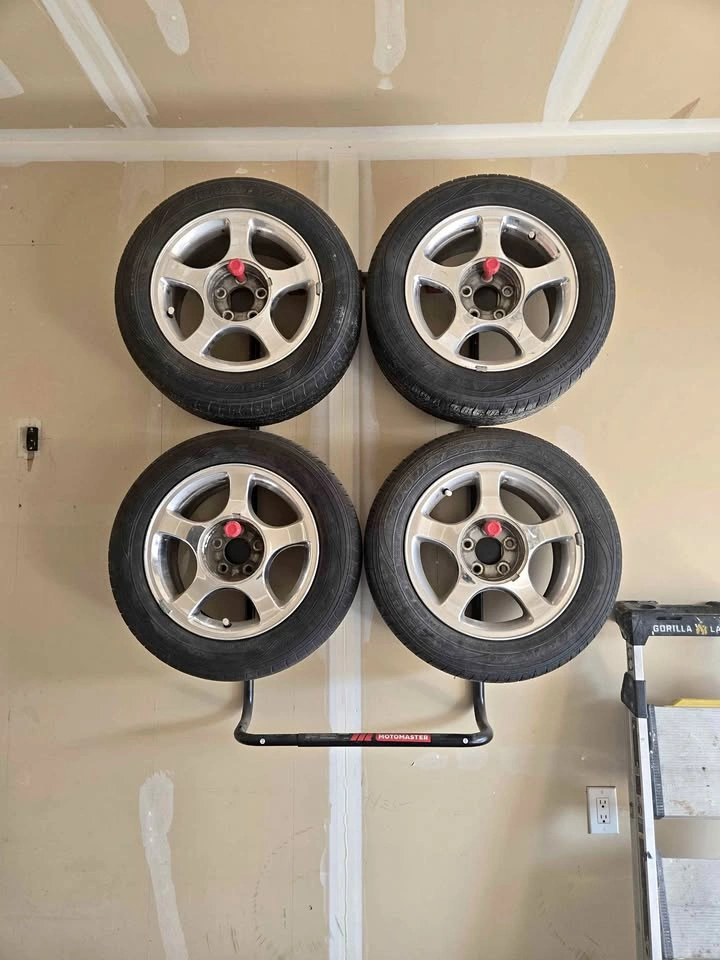 Moto Master tire rack & OEM 16" Alloy rims/ tire package