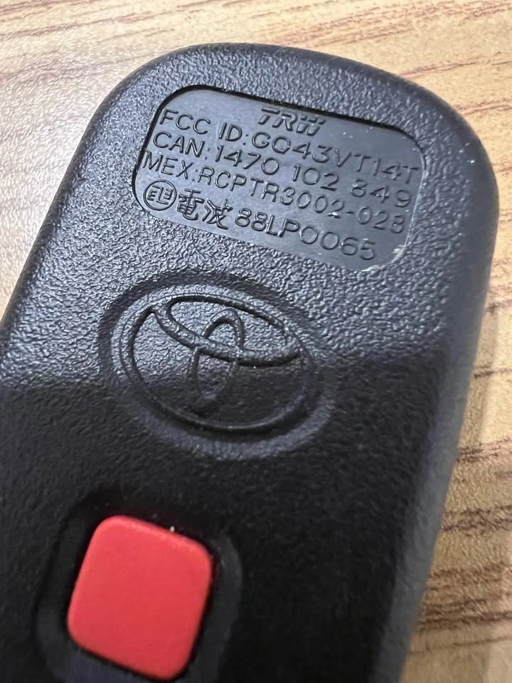 Toyota Key Fob / Remote (OEM) – FCC ID: GQ43VT14T - photo 3