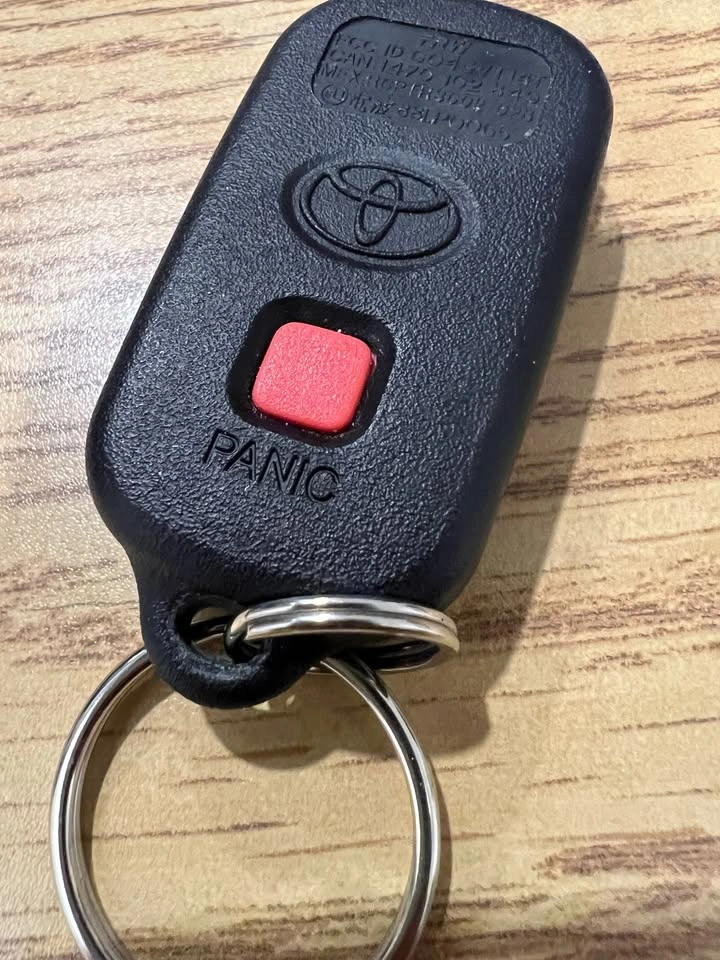 Toyota Key Fob / Remote (OEM) – FCC ID: GQ43VT14T - photo 4