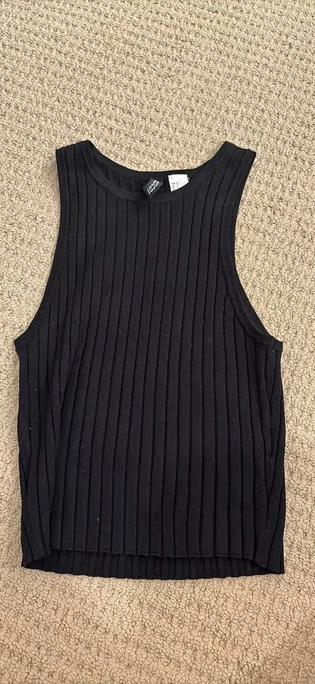 H&M black muscle tank