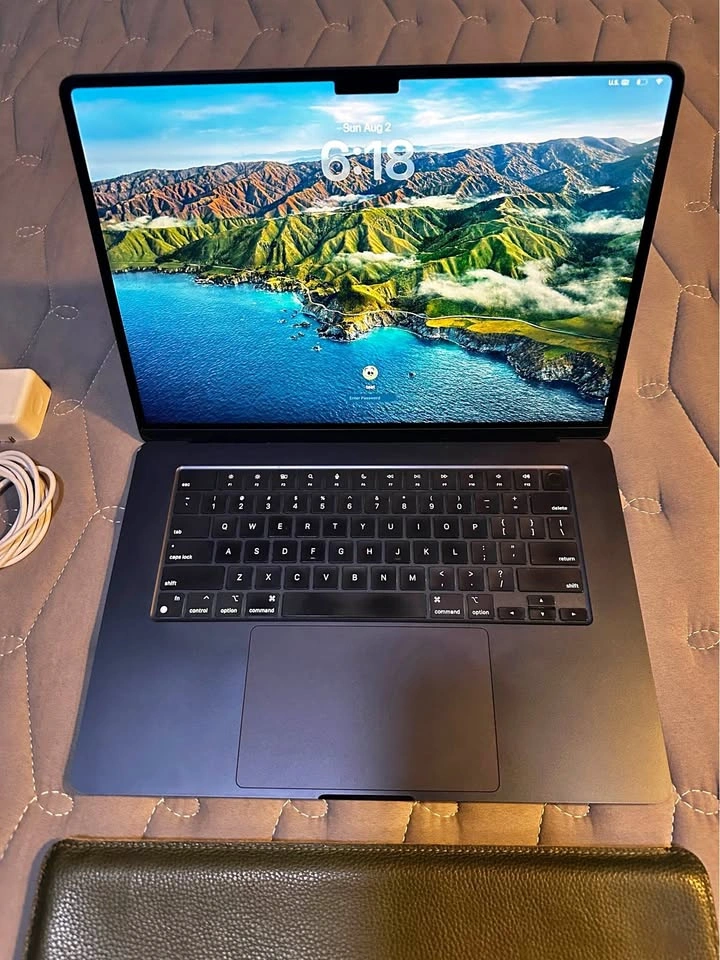 Apple MacBook Air 15” M2 (2023) - Midnight - 16GB RAM / 1TB SSD