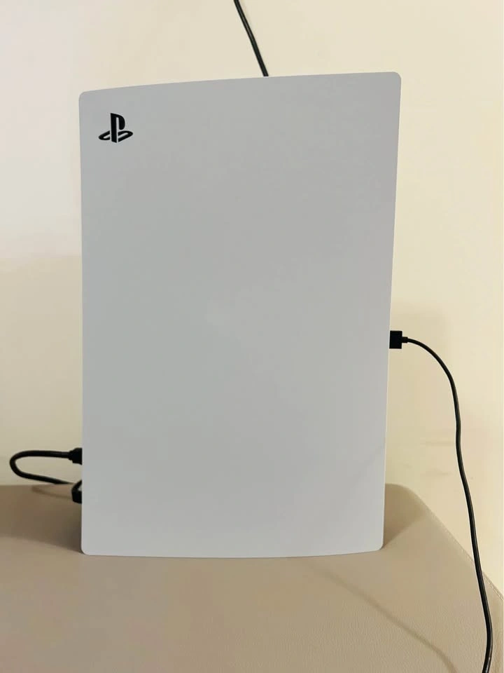 PS5 Digital + 1 Controller - photo 2